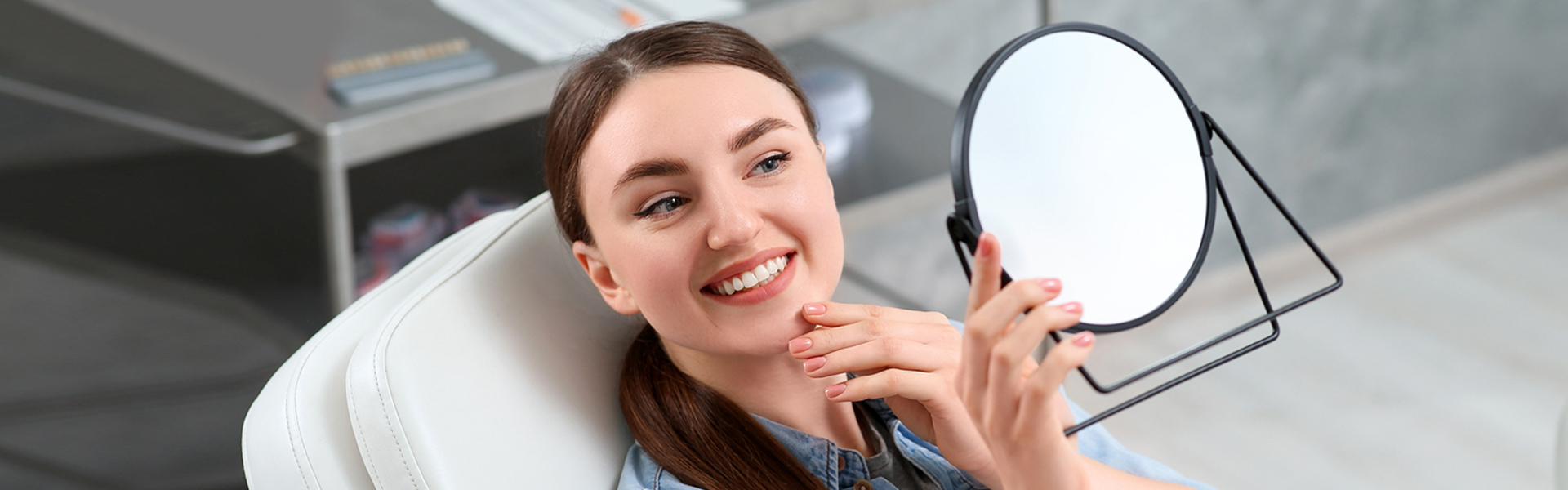 Cosmetic Bonding or Veneers? Here’s What Your Dentist Recommends