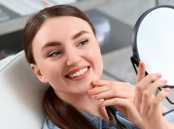 Cosmetic Bonding or Veneers? Here’s What Your Dentist Recommends